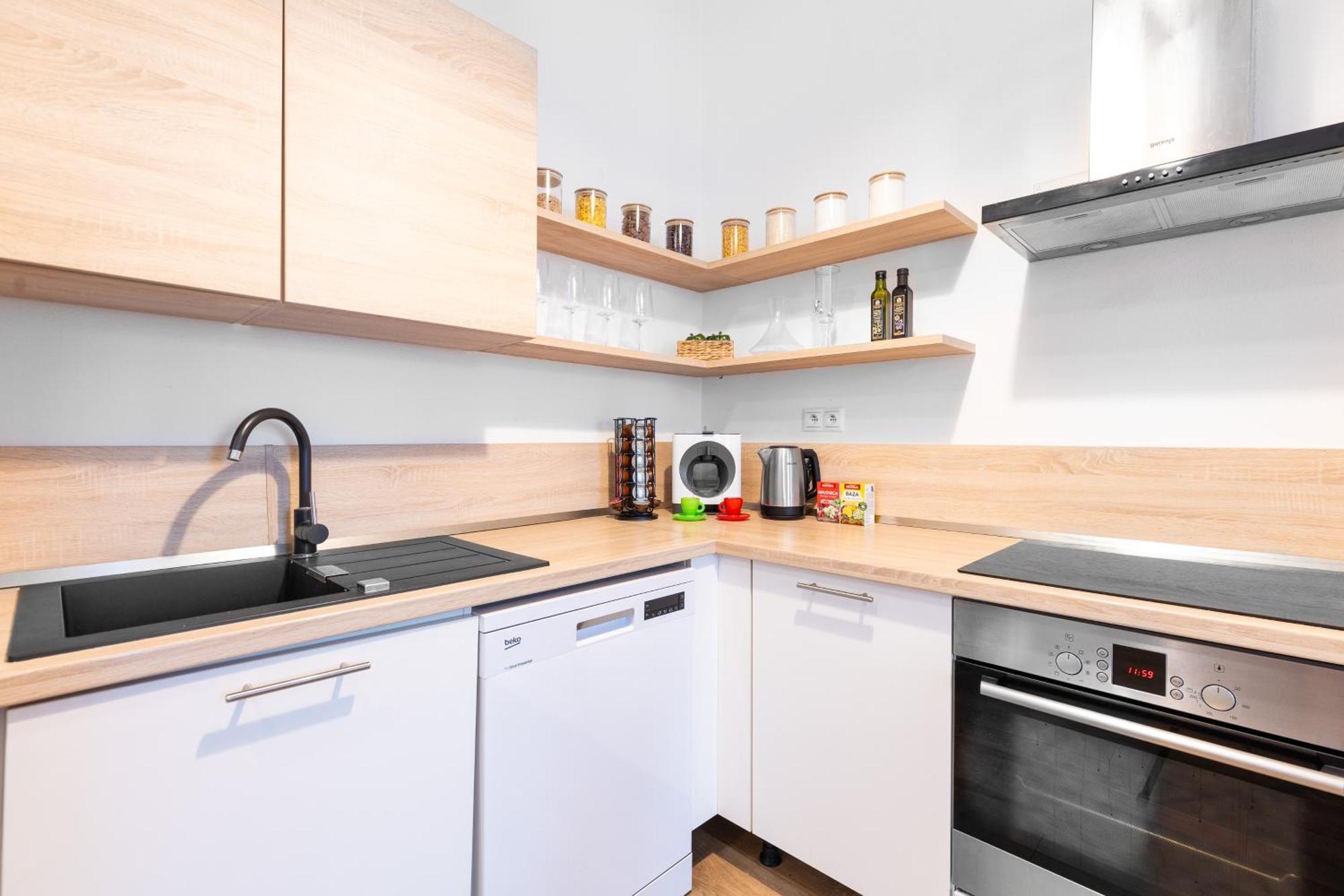 Skackava - Beautiful New Apartment In Direct Centrum, 24H Self Check-In Banská Bystrica Exterior foto